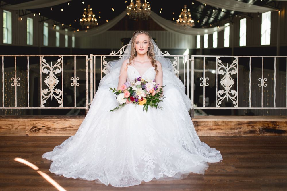 White Barn at Padgett place, wedding photographer, Huntsville Alabama, wedding venue, wedding florist, wedding venues