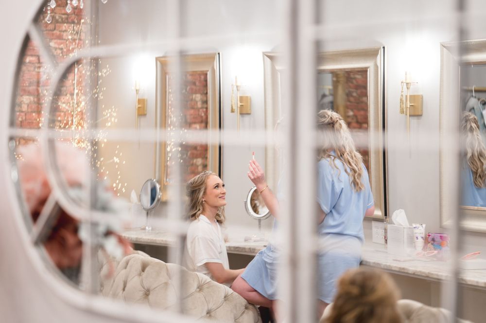 White Barn at Padgett place, wedding photographer, Huntsville Alabama, wedding venue, wedding florist, wedding venues
