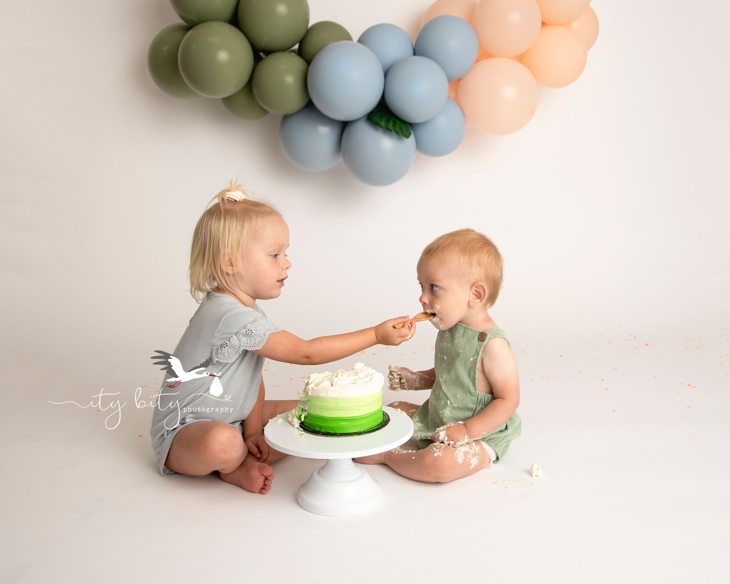 Sibling Family images in Cleveland Ohio Newborn Baby Portraits