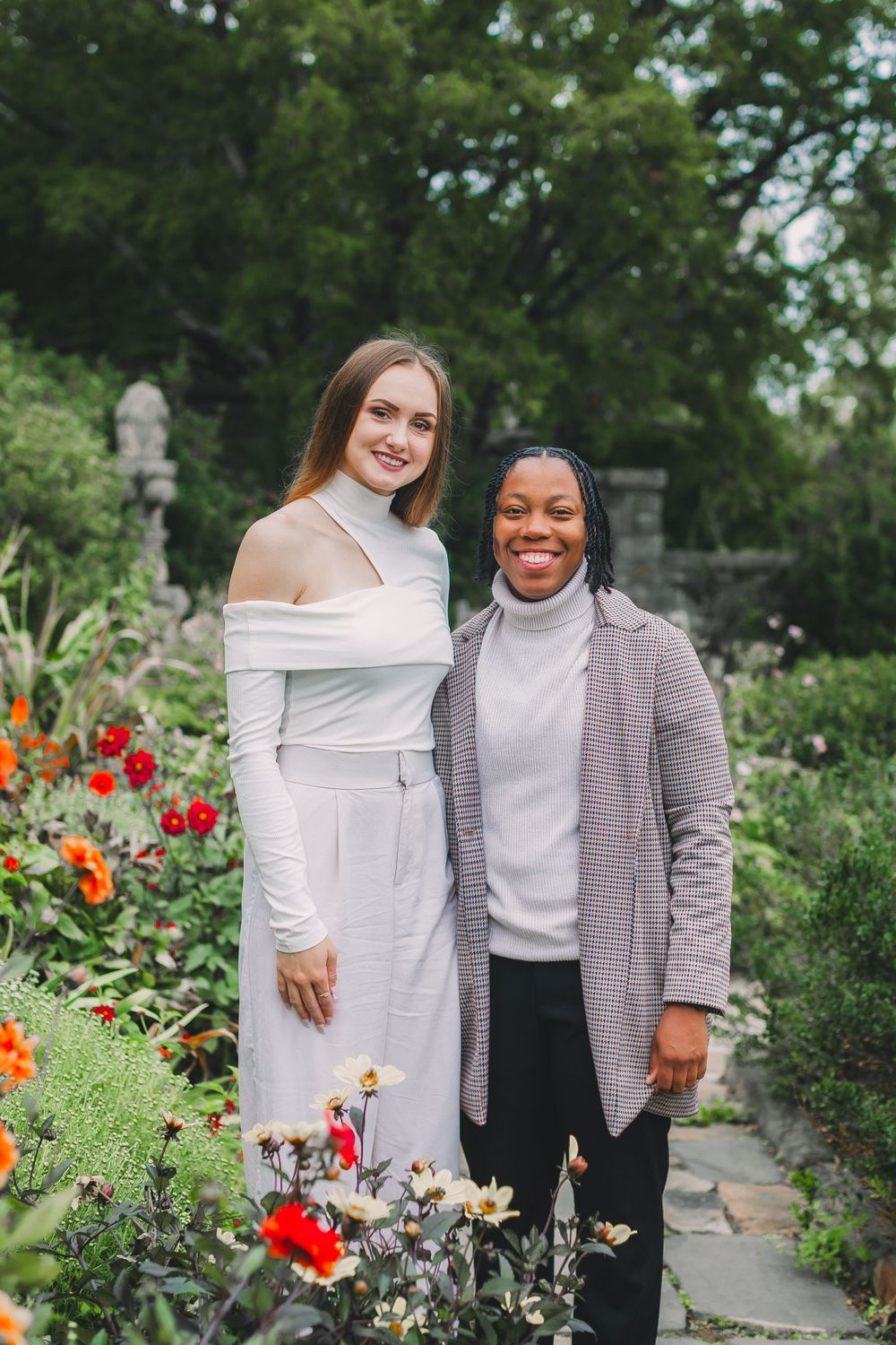 couples-portrait-Bishop's-Garden