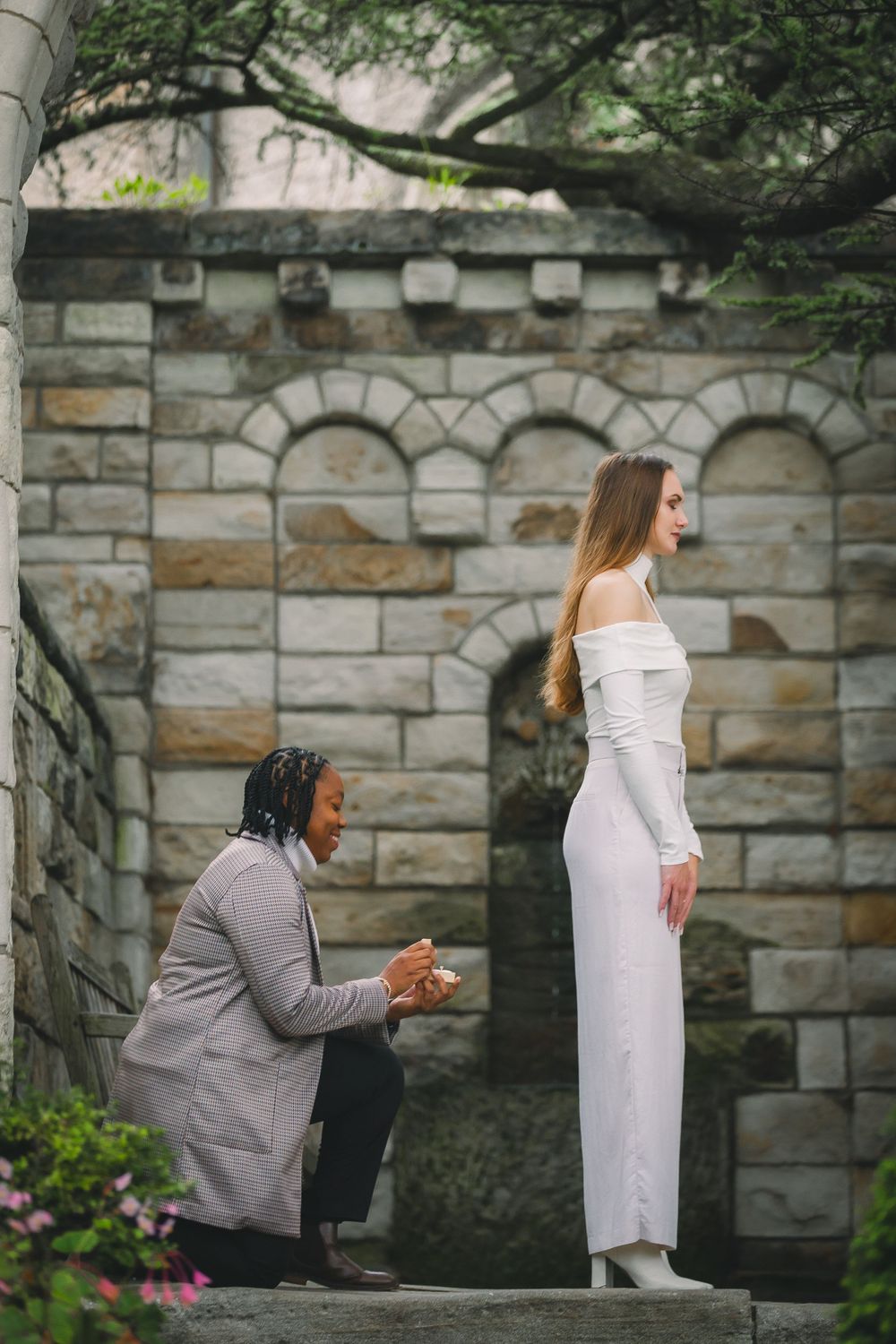 surprise-proposal-Bishop's-Garden