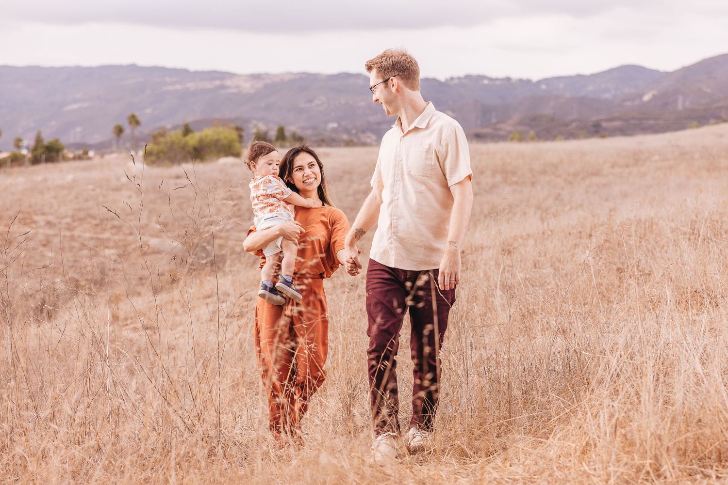 family photo session with photographer Tristin Tracy how to style my family for photos