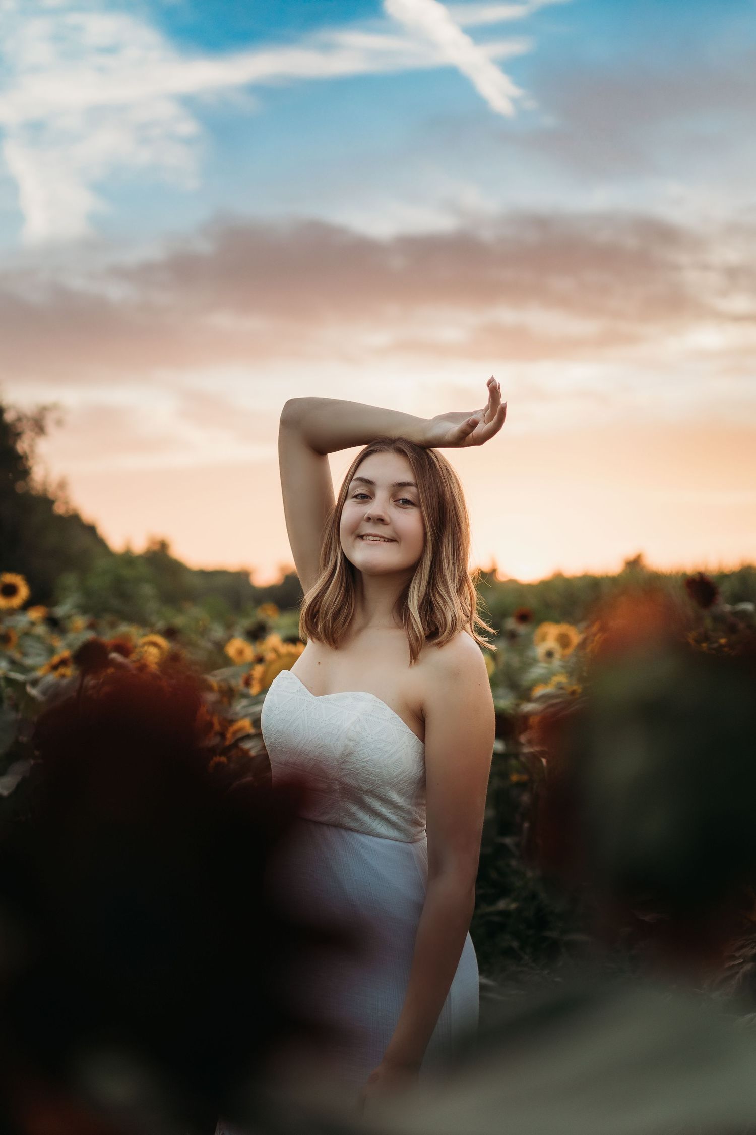 senior girl, senior photos, sage and ivy photography, beautiful sunflower field, colony pumpkin patch, Iowa corridor