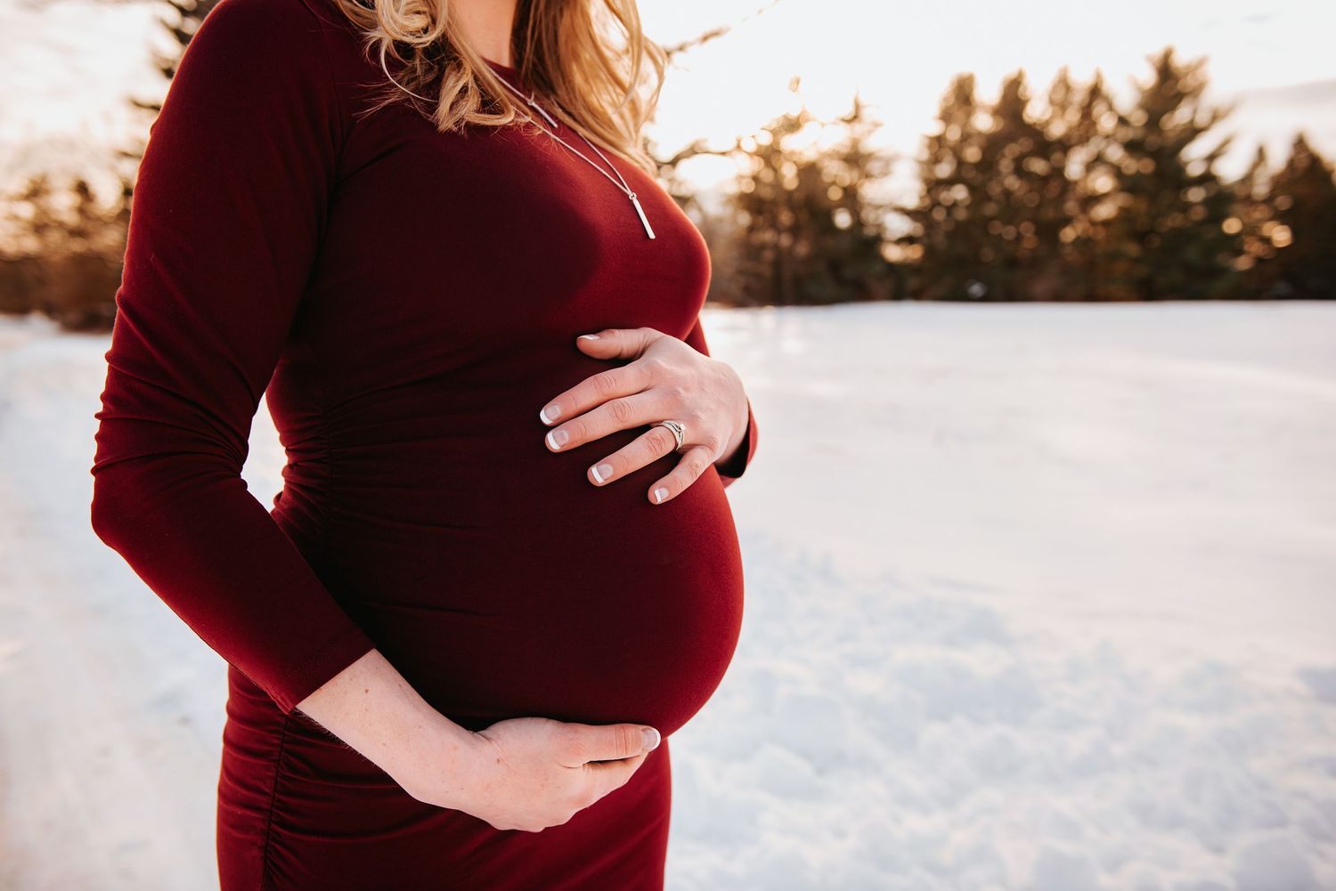 winter maternity photography