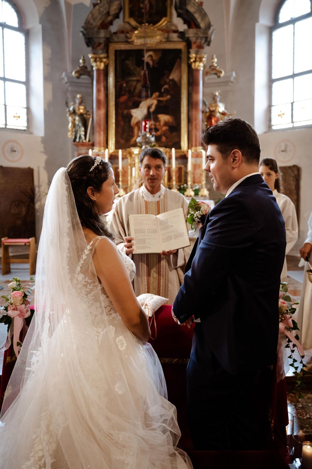 Hochzeitsfotograf Berlin Schöneberg Emotionale Momente der Zeremonie
Hochzeitsfotografie Berlin Kreuzberg  Authentische Paarfotograf Kirche