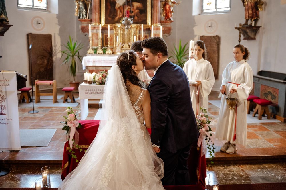 Hochzeitsfotograf Berlin Schöneberg Emotionale Momente der Zeremonie
Hochzeitsfotografie Berlin Kreuzberg  Authentische Paarfotograf Kirche