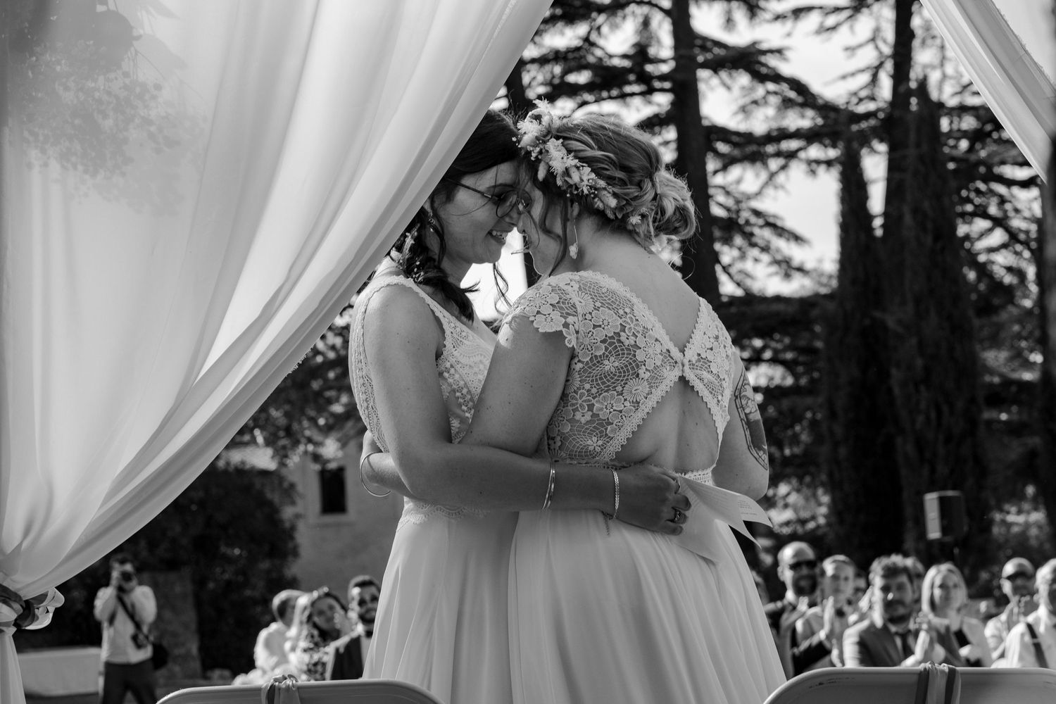 Les Préludes, photographes de mariage, ici un couple lors d'un mariage vers Nîmes, dans le Gard.