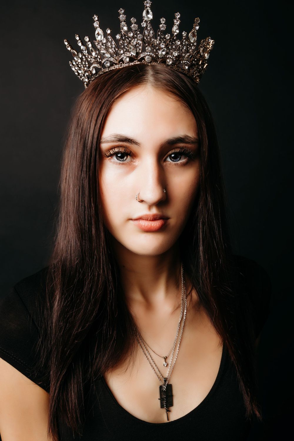 portrait headshot young lady sage and ivy studio Oxford Iowa midwest corridor Iowa queen crown