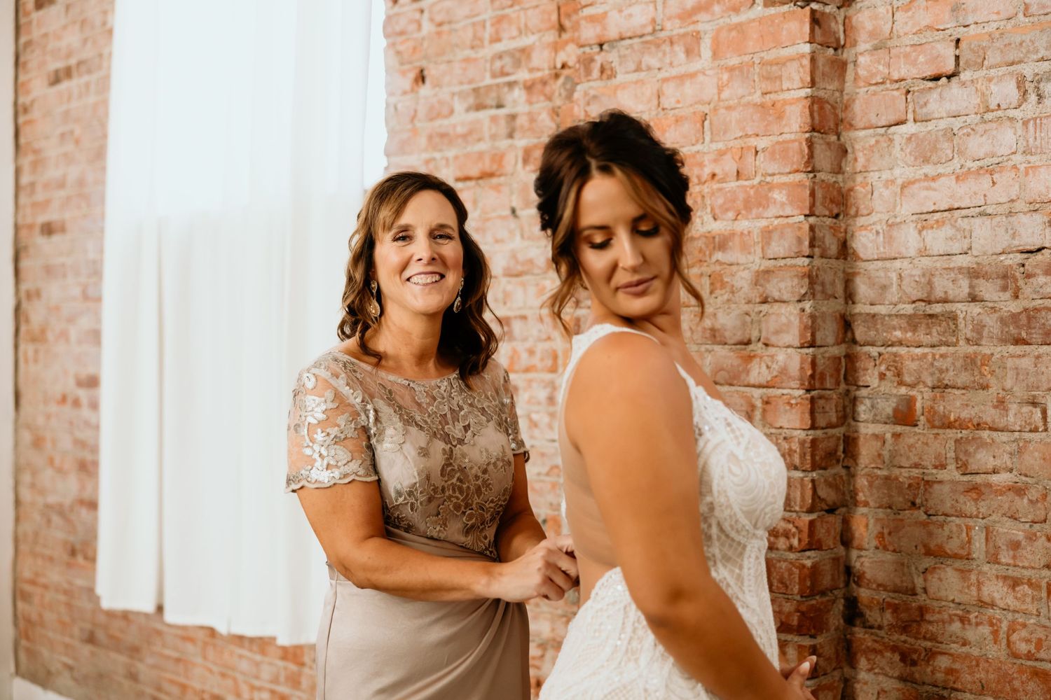 Ohio Wedding, Ohio Photographer, Wedding Photographer, The Palm Tree Barn, Bride Getting Ready Photos