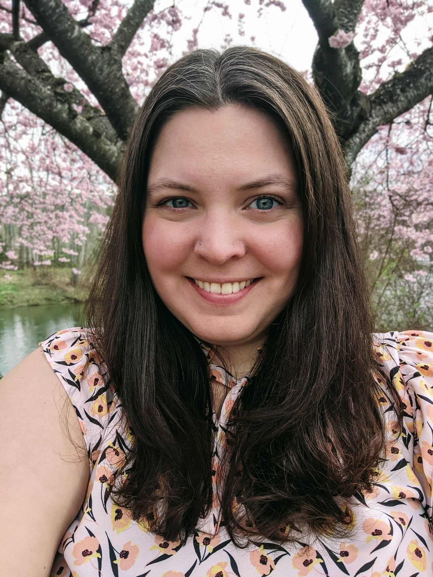 Rachel Rowland real estate agent in south sound eastside WA areas woman smiling headshot in front of cherry blossom tree