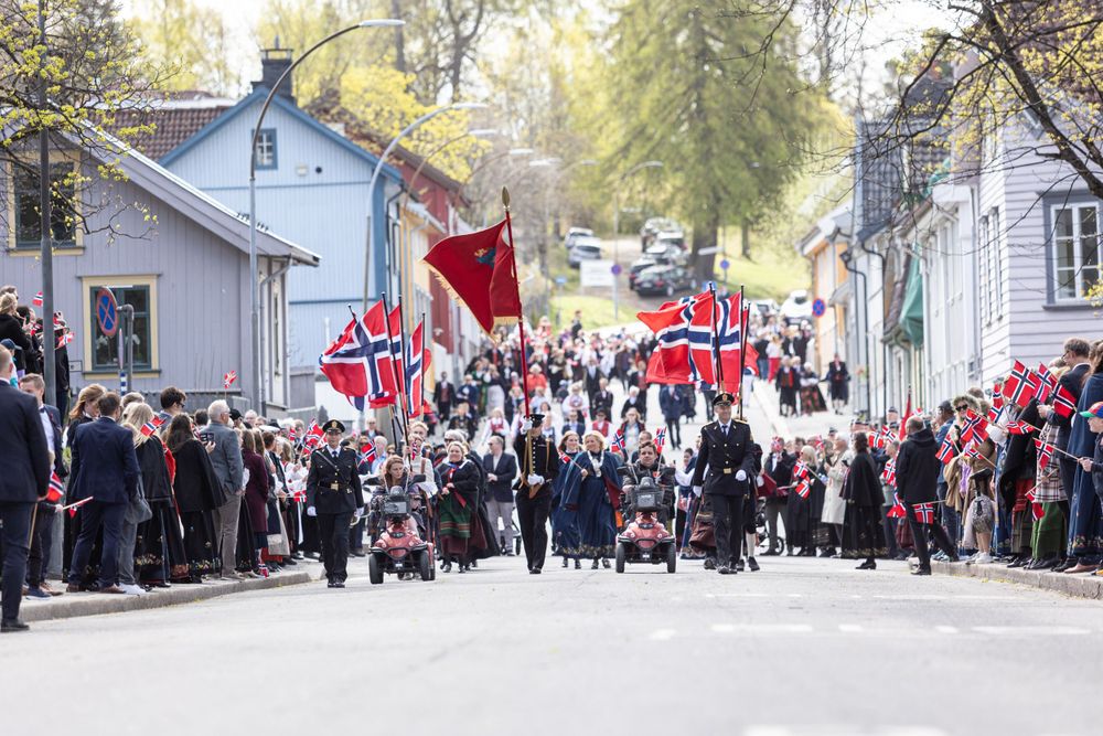 Arrangementsbilde fra 17. mai, fotografert av Sollien Media.