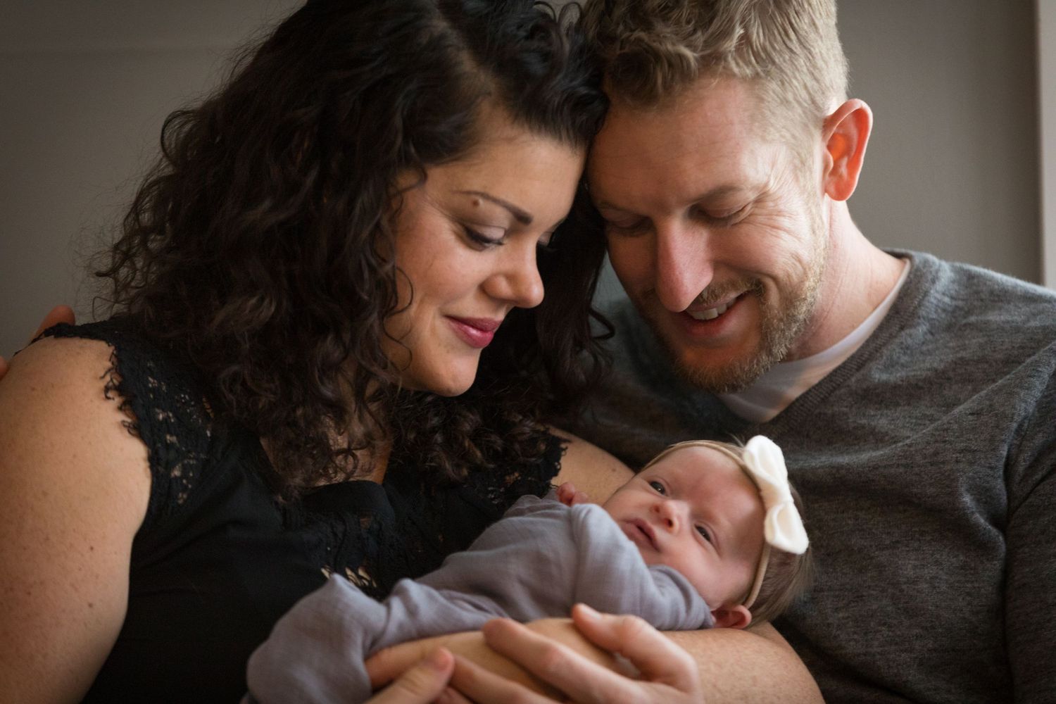 Zionsville photographer - Nathaniel Edmunds Photography - captures family with newborn - Charlie Kimball