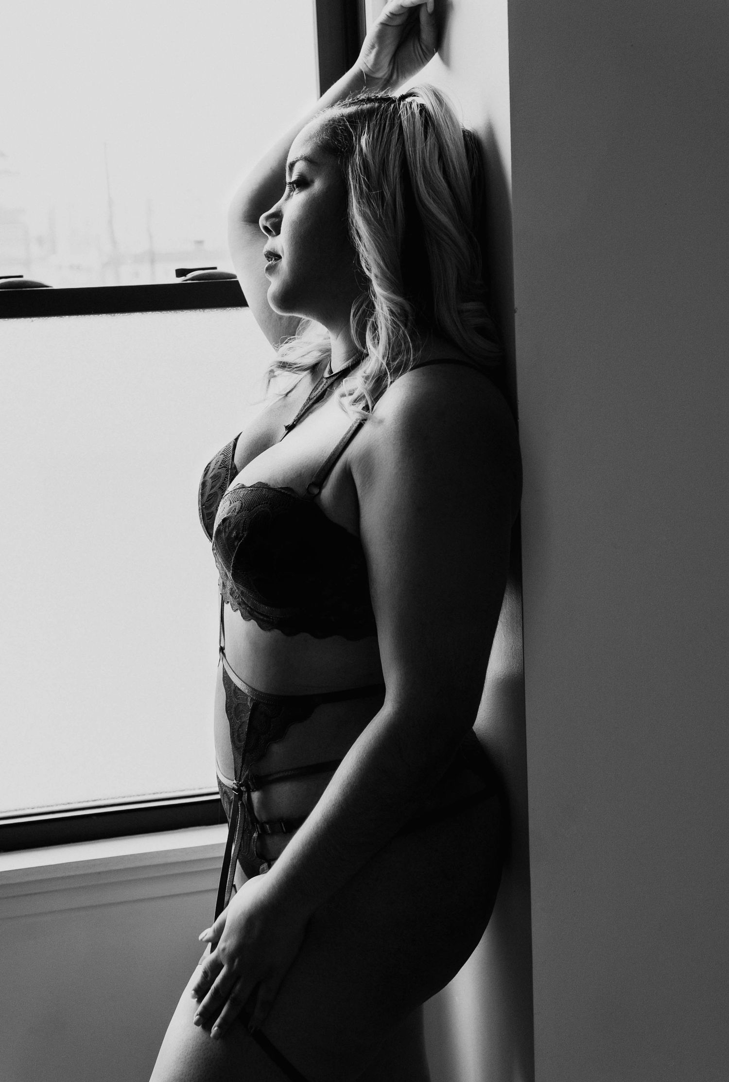 Elegant Black and White Boudoir session