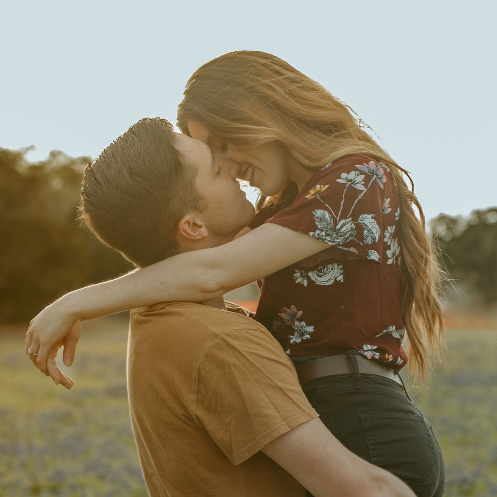 texas wildflower engagment photo