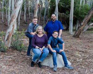 Family session in a wooded area in Lake Forest