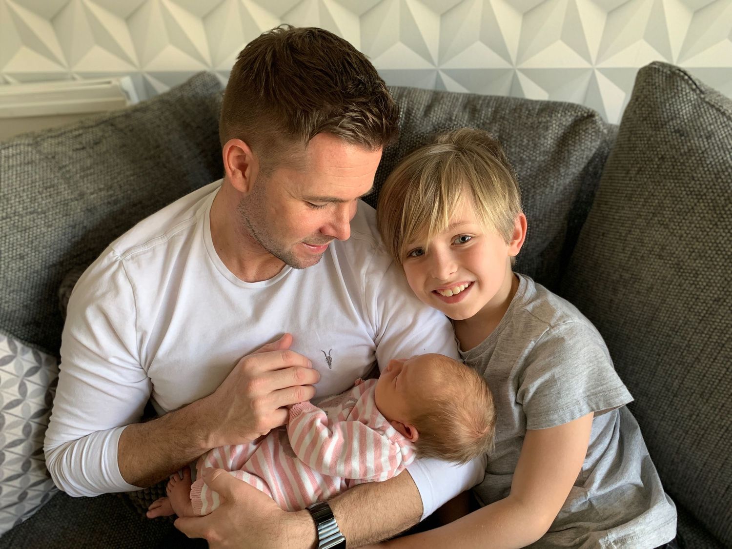 A father, son and newborn baby shot on an iPhone by by Hannah Veale Family Photographer in Oxfordshire.