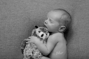 newborn photography, quinte west, trenton, brighton, cobourg ontario, family photos, photography, studio photography,