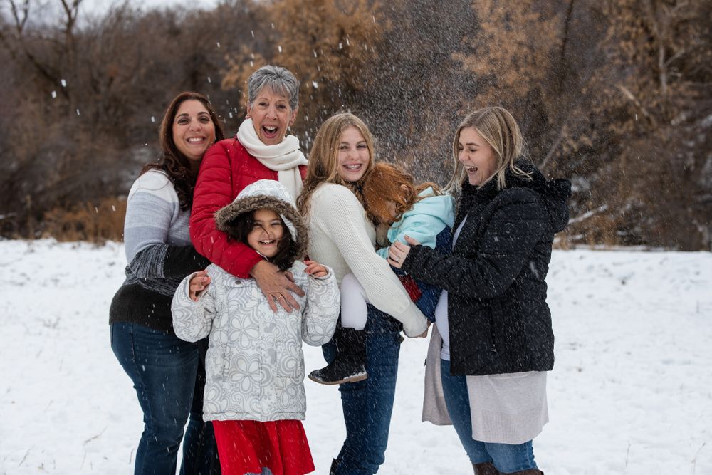 winter family photographer photography Kaysville Utah Layton lifestyle kids extended cousins Kays Creek snow Christmas