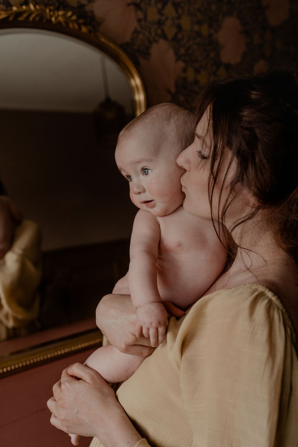 Moederschap is liefde. Leg het vast met een 'motherhood' fotoshoot in Geldrop en geniet van quality time met je kind.