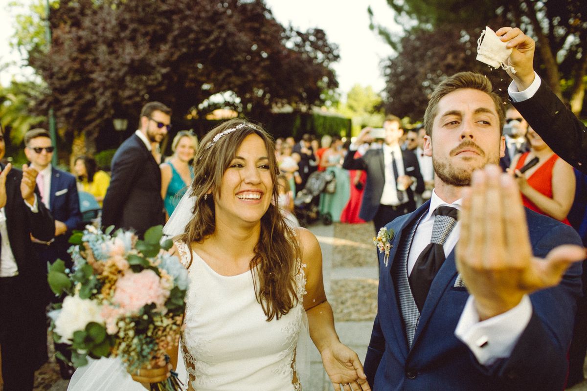 Me lo estoy pasando genial ideando cosas extravagantes para un mueble que  estoy construyendo para mi mejor amigo como regalo de boda. ¿Me ayudas a  hacer realidad mis sueños, por favor? :, image size:1200x800