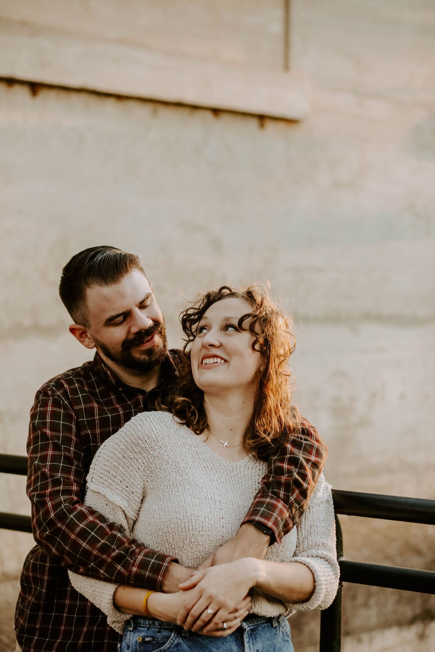 Golden hour couple photo of a smiling couple, taken by Anna Holman
