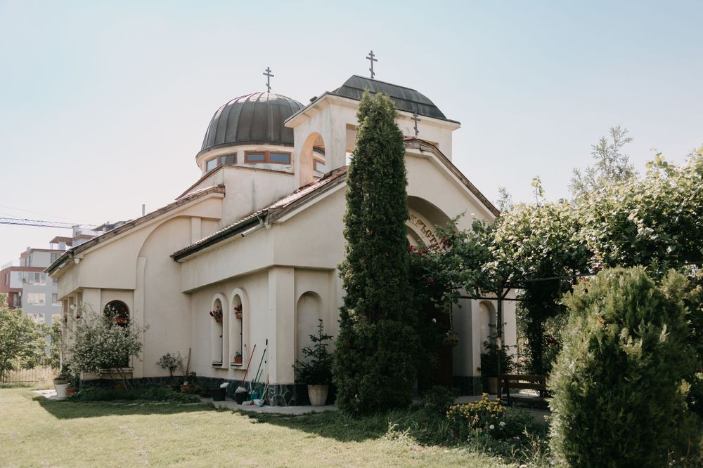 заснемане на църква от външната страна