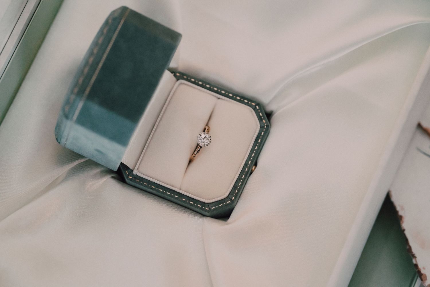 wedding ring photo
wedding day photo
wedding engagement photography
hong kong
pre wedding photo
wedding photo