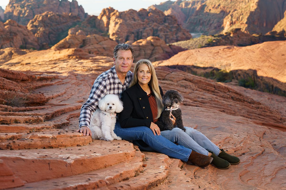 outdoor-family-photo-red-rocks-photos-margie-scenic-temme-snow-canyon-utah-pets-couple-dogs-sunrise-sunset-scenic-petrified-sand-dunes