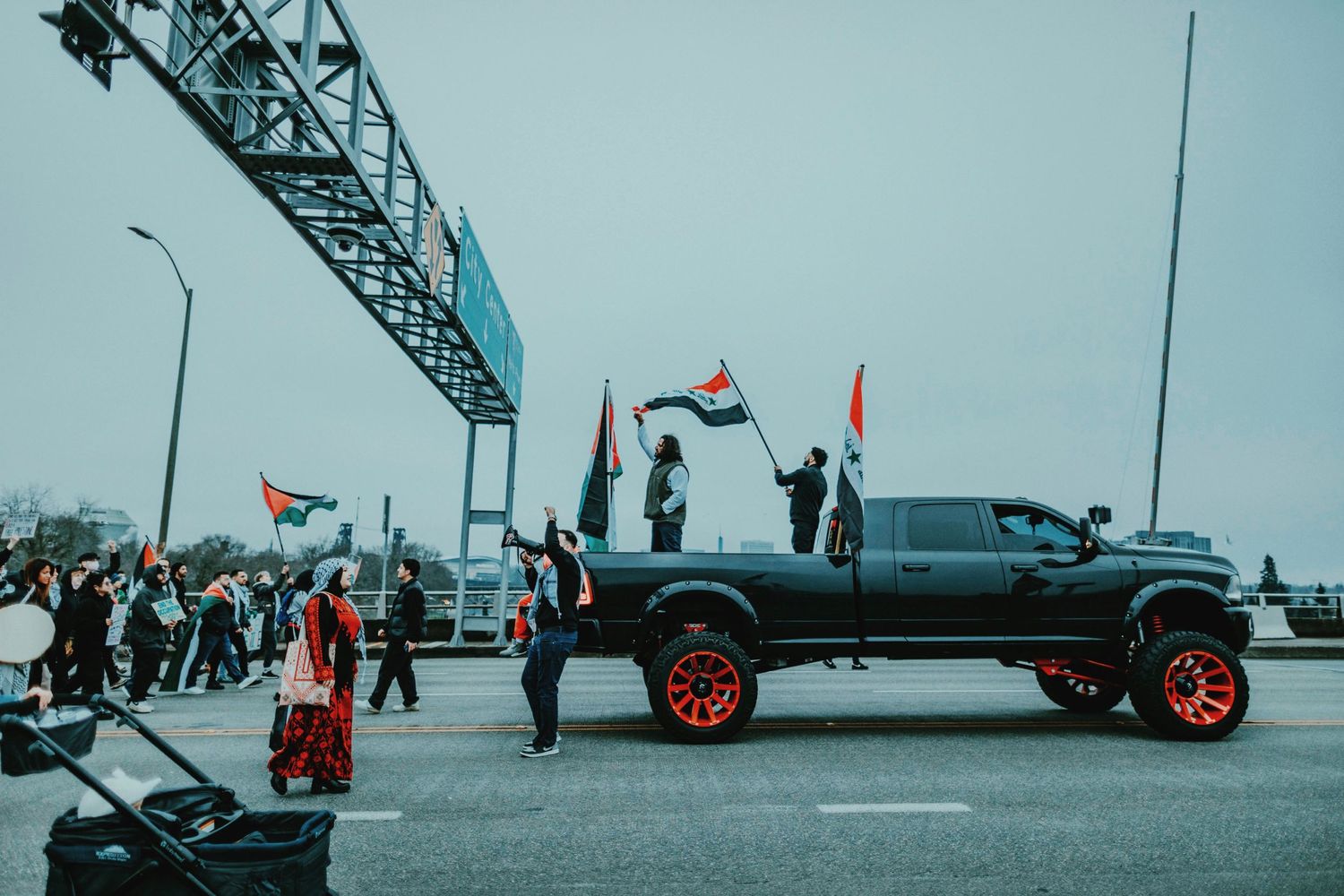 Palestinian protesters take over bridge in Portland, Oregon Photojournalism Documentary Photographer Kimberly Kimble