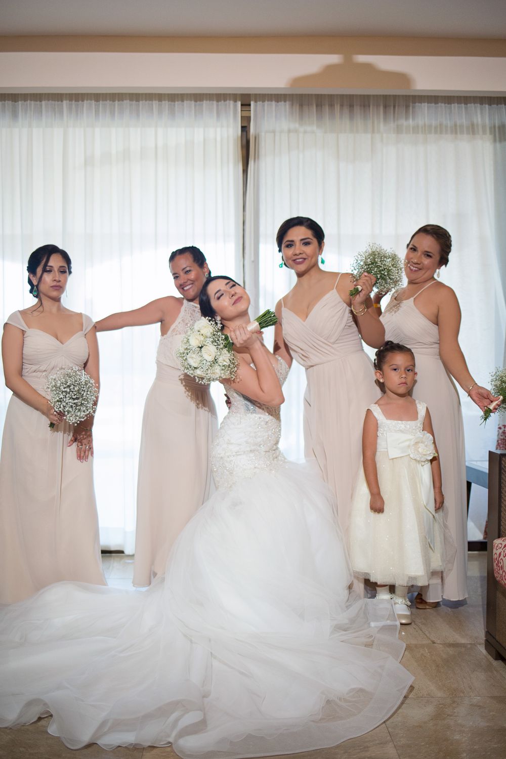 Con mis damas de honor.