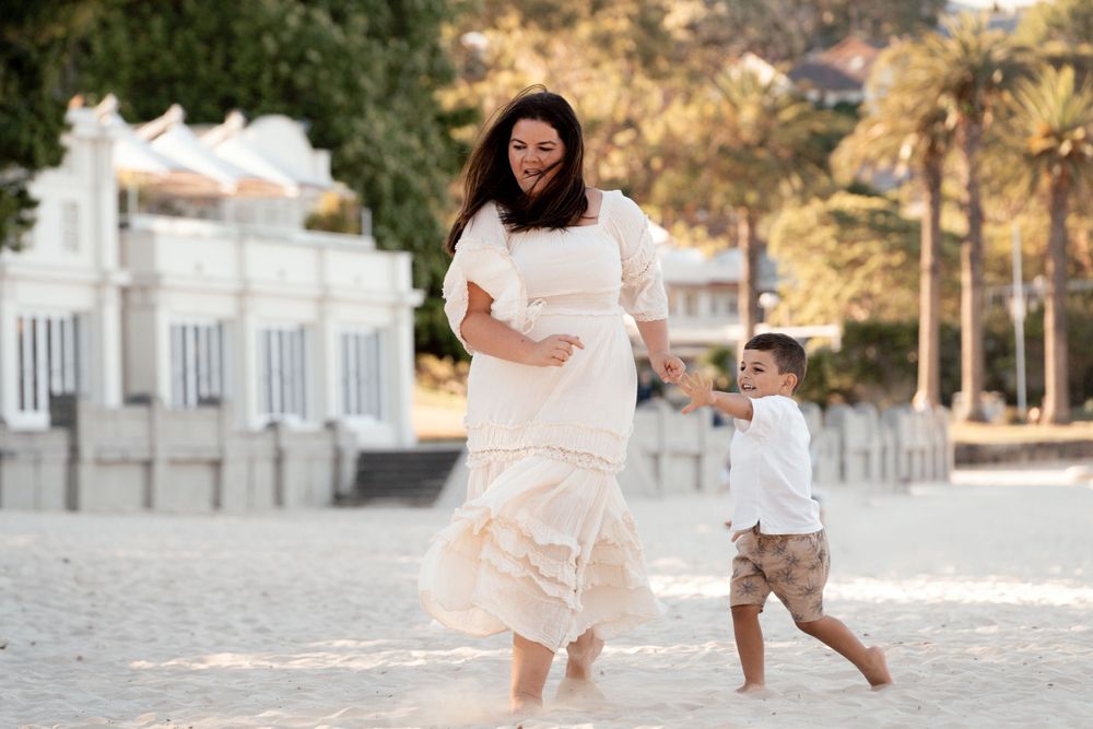 son chasing mom during family photoshoot at balmoral beach