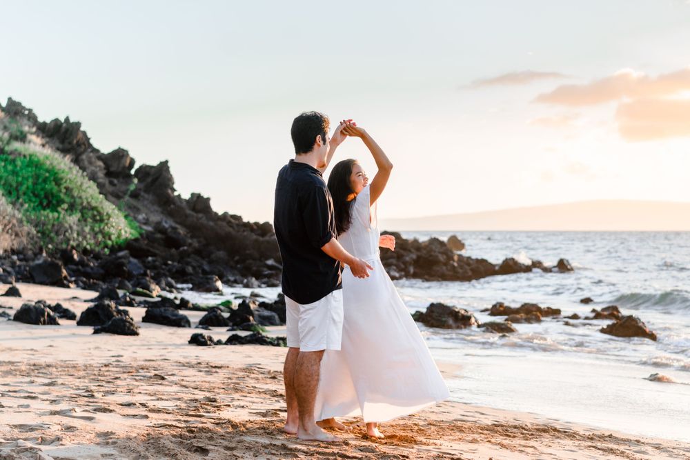 Maui couples portraits on the beach