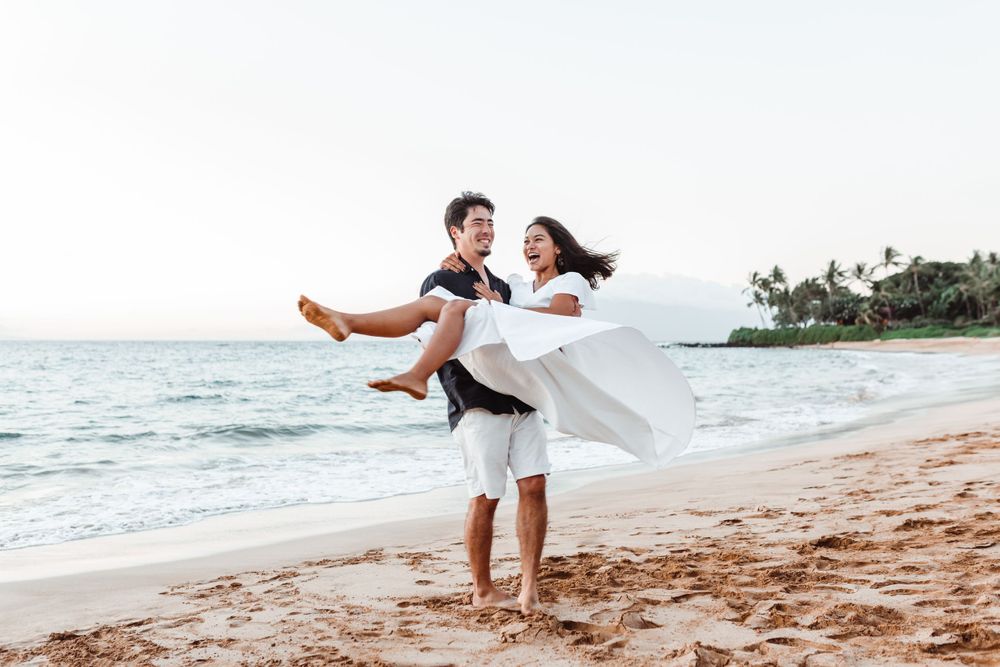 Maui couples portraits on the beach