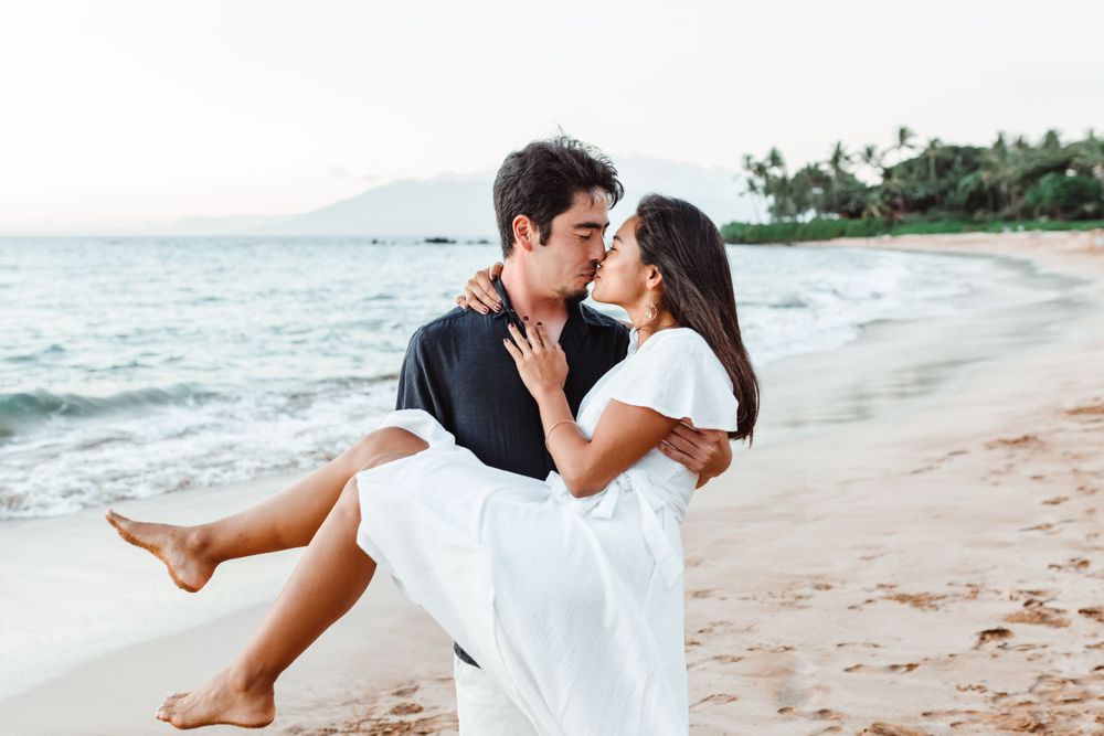 Maui couples portraits on the beach