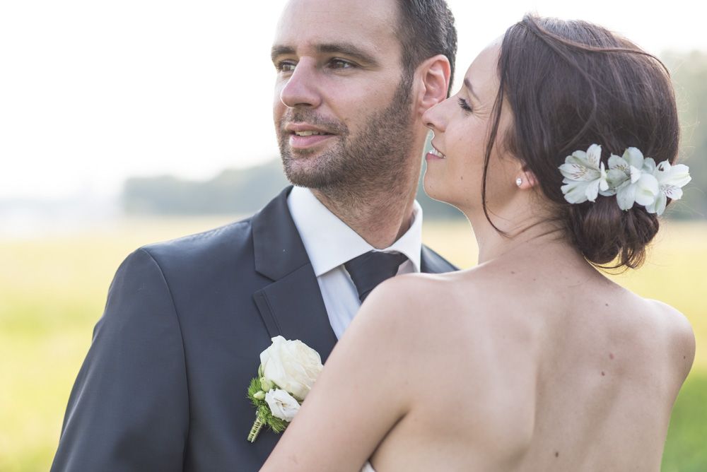 Fotografie Hochzeit, Braut himmelt ihren Ehemann an