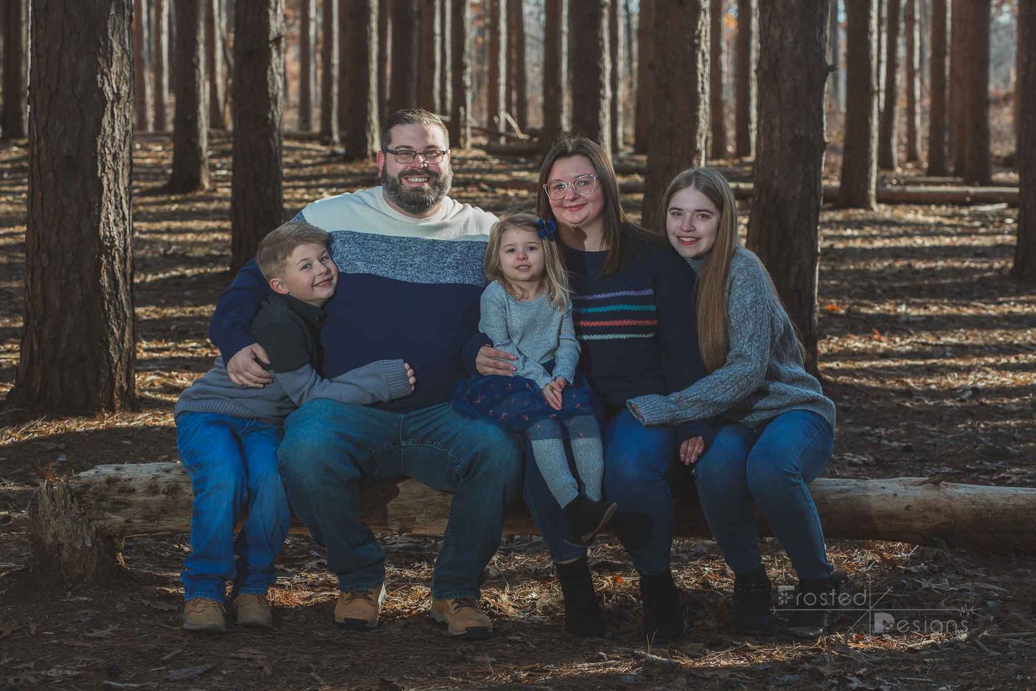 Family Photography, family of 5 on log in the woods.