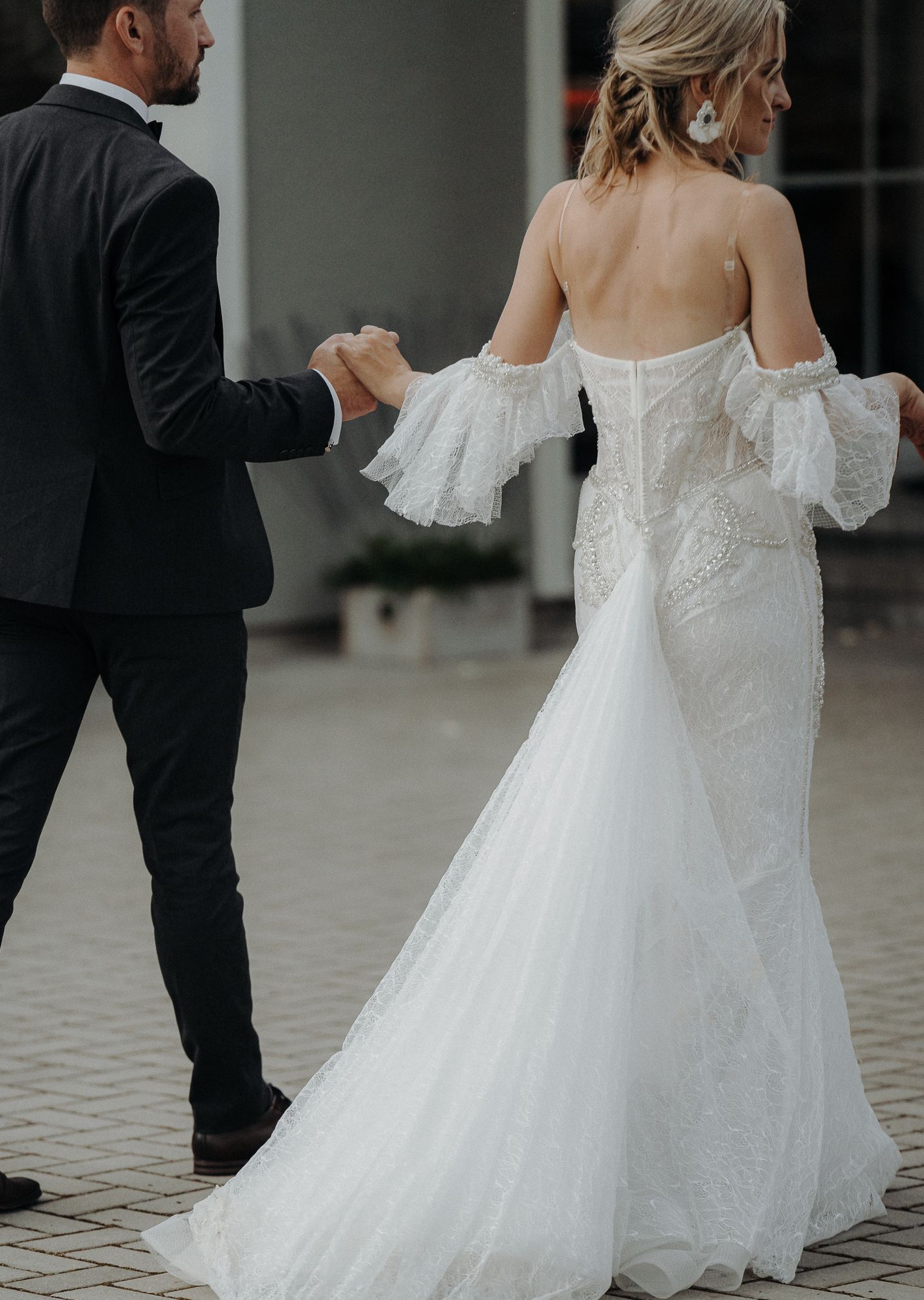 WHICH WEDDING DRESSES LOOK GOOD ON PICTURES