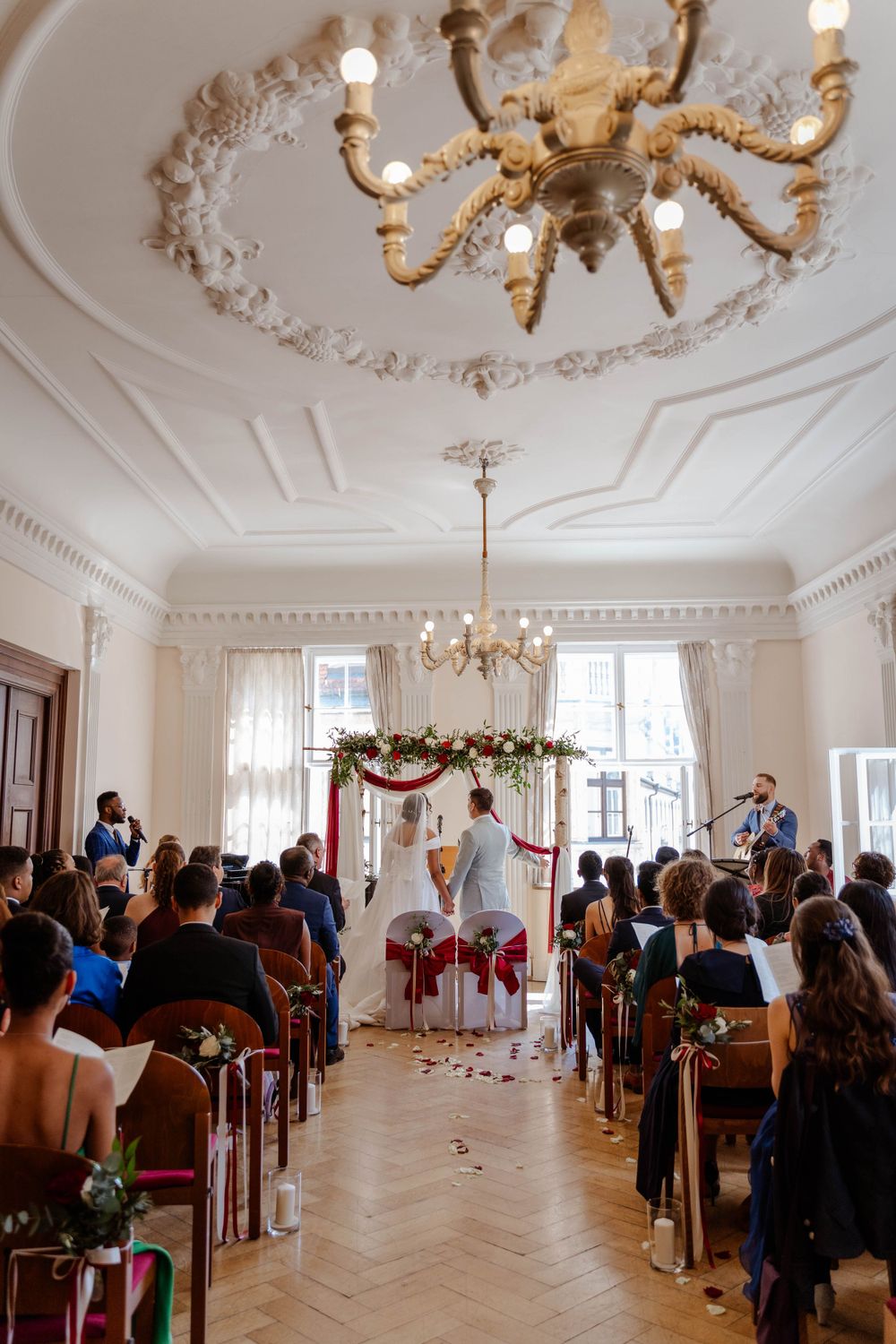 Hochzeitsfotograf Berlin Wedding Photographer Braut Bräutigam Klassische Hochzeit Hochzeitsfeier