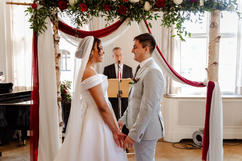 Hochzeitsfotograf Berlin Wedding Photographer Braut Bräutigam Klassische Hochzeit Hochzeitsfeier