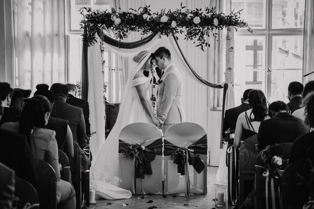 Hochzeitsfotograf Berlin Wedding Photographer Braut Bräutigam Klassische Hochzeit Hochzeitsfeier