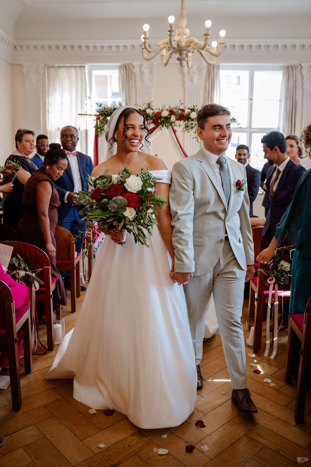 Hochzeitsfotograf Berlin Wedding Photographer Braut Bräutigam Klassische Hochzeit Hochzeitsfeier