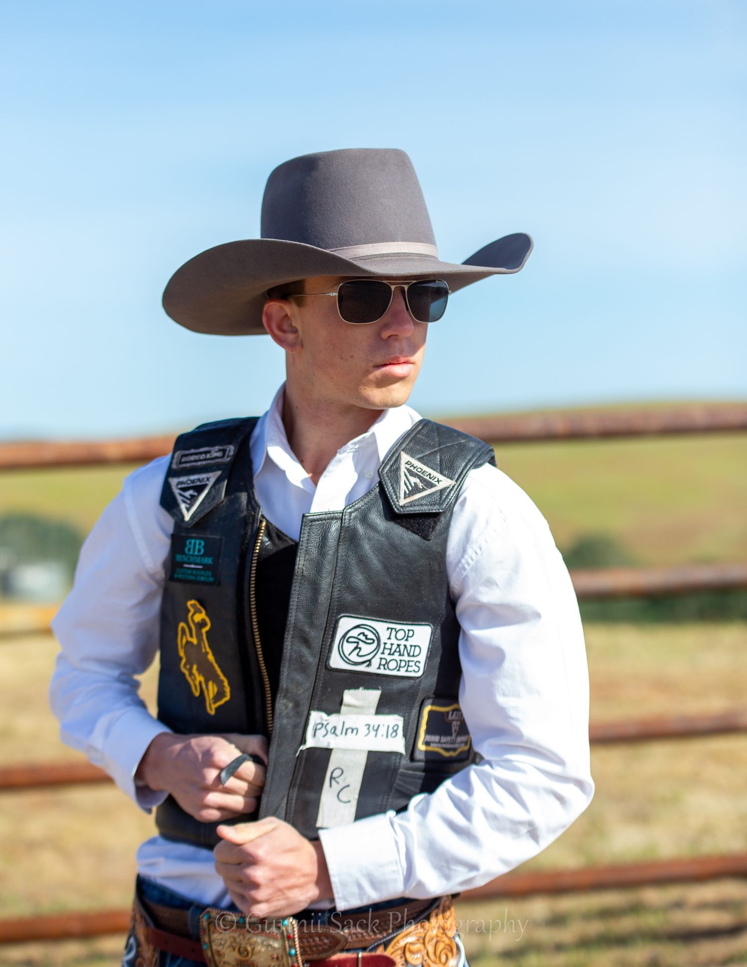 gunnii sack photography, cowboy, class of 2022, calaveras high school, rodeo