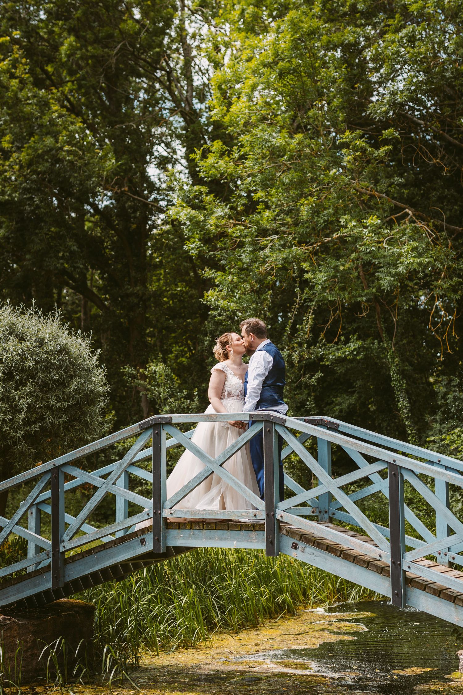 Friars Court, Clanfield Wedding photography www.vickyphotography.co.uk