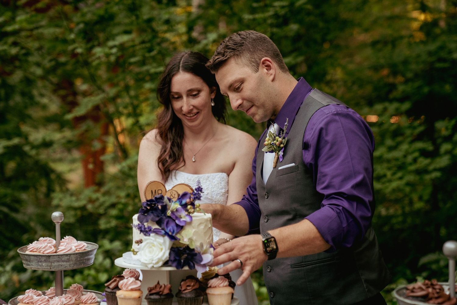 Bride and groom cutting cake, backyard Oregon wedding celebration.
