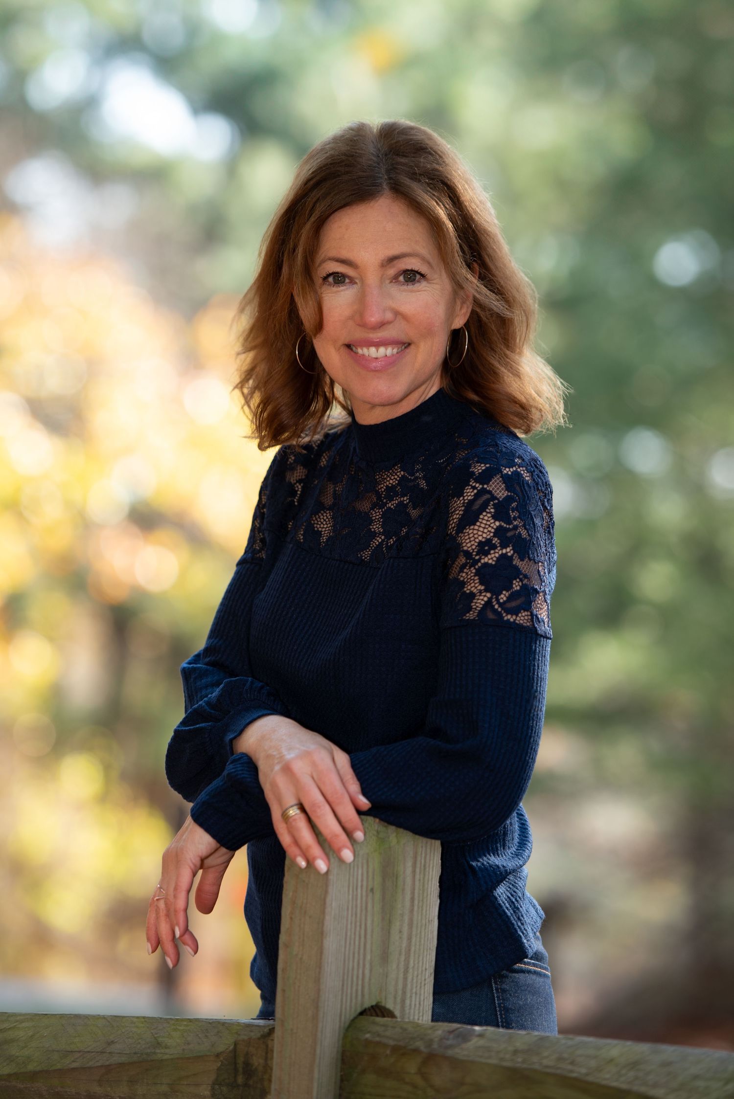 Women’s professional portraits for social media, branding, online dating, profile photos & headshot Hingham, MA by Leah Ramuglia Photography
