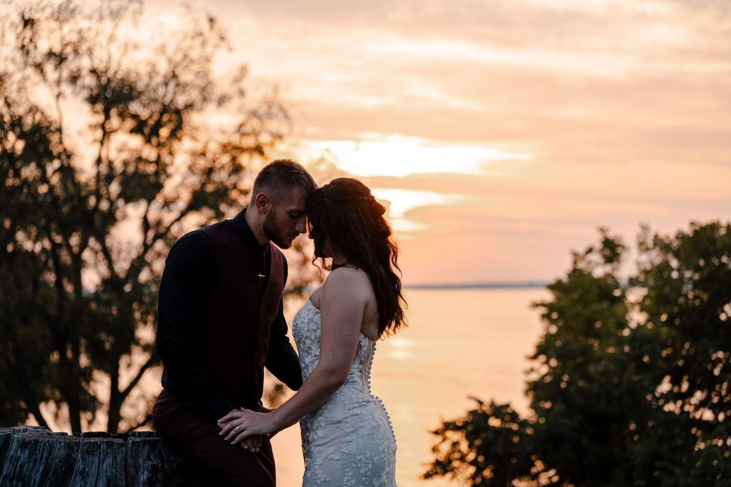 Beautiful Wedding at the Koshkonong Mounds Country Club in Fort Atkinson Wisconsin