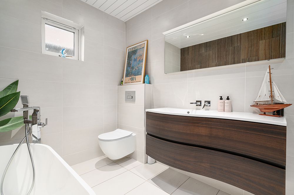 Scotland Property Photography - Gavin Duncan Photography - Large modern Bathroom