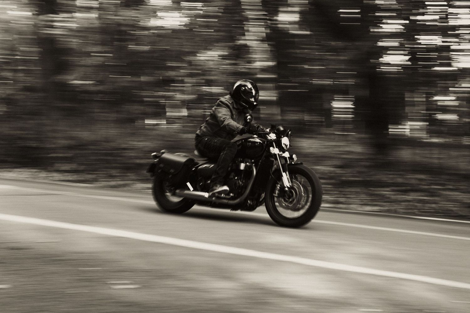Photo d'Une Triumph Bobber TFC  en action