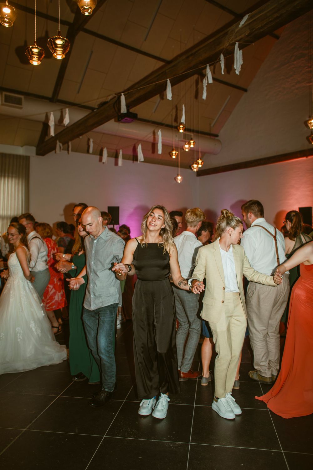 Dansen op de dansvloer.