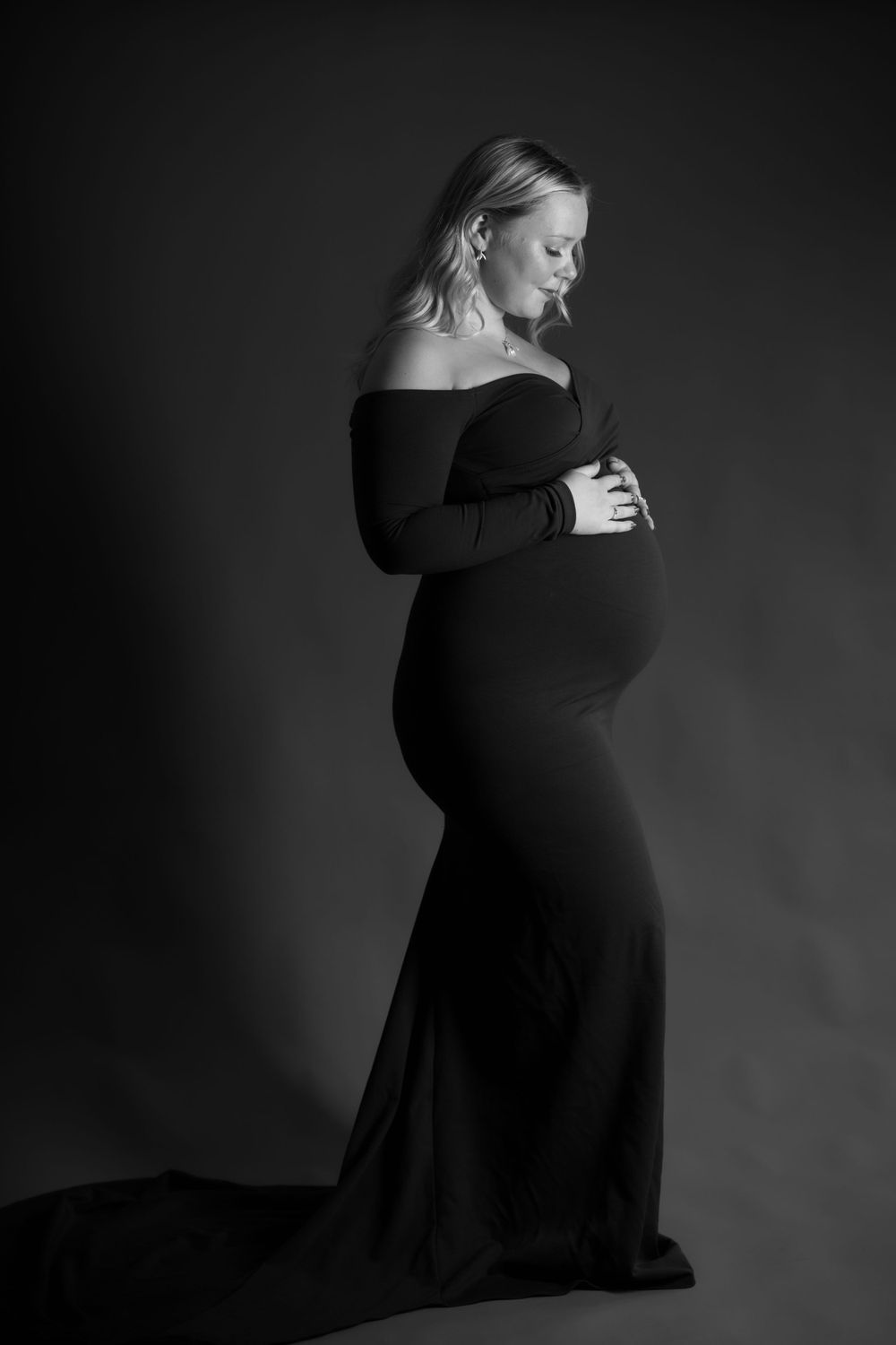 Gravid fotografering i Jægerspris og Frederikssund – stilfulde, rolige portrætter der foreviger den smukkeste tid.